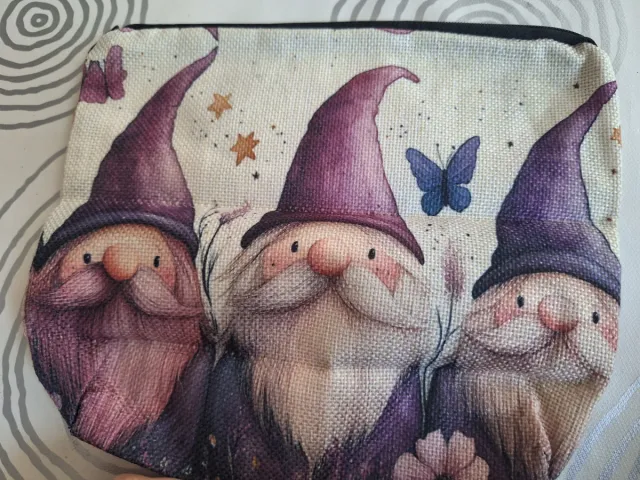 Neceser gnomos morado y beige