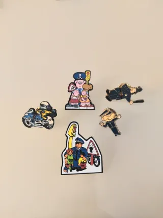 Lote pines policía cómic