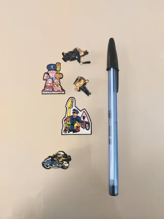 Lote pines policía cómic