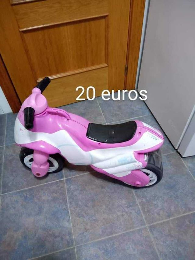 Moto correpasillos rosa e branca