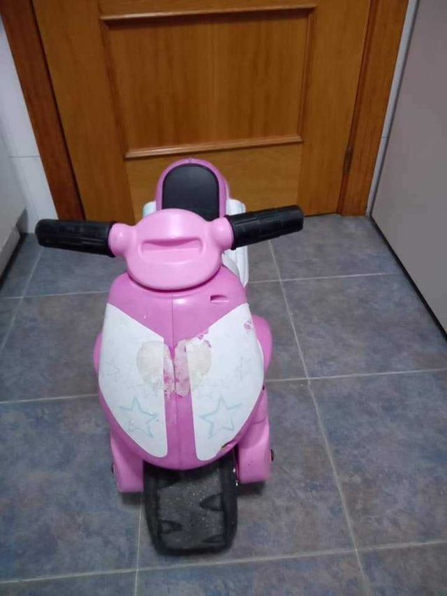 Moto correpasillos rosa e branca