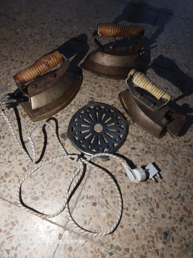 Lotto di 3 vecchie lastre + base di supporto