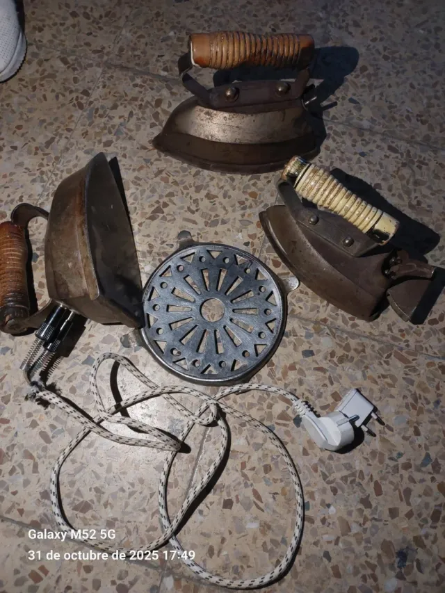 Lotto di 3 vecchie lastre + base di supporto