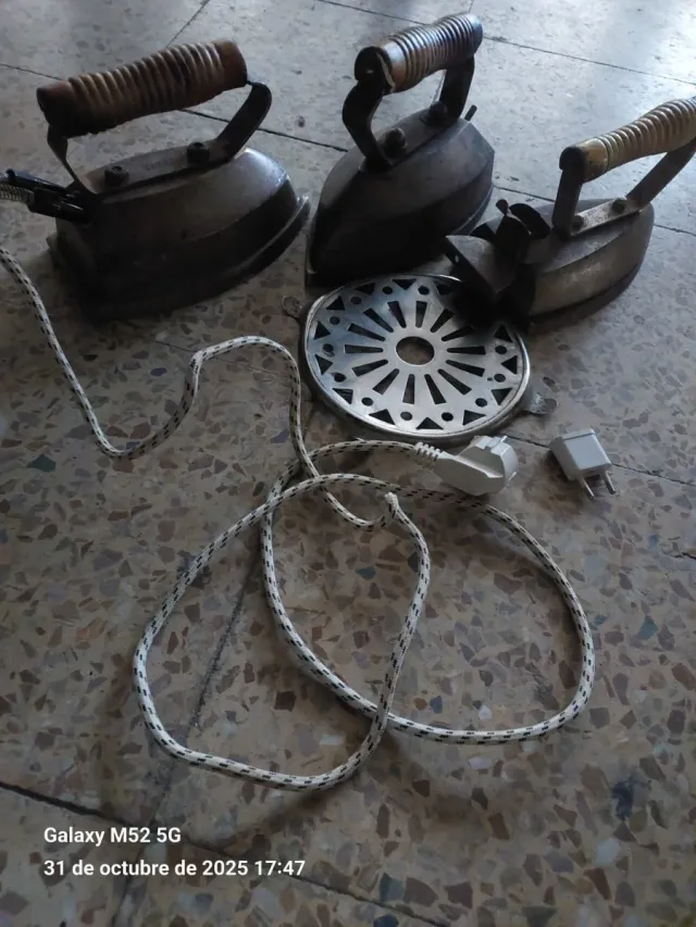 Lotto di 3 vecchie lastre + base di supporto