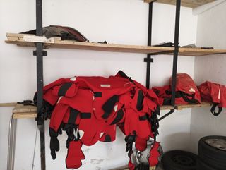 Traje de neopreno rojo para salvamento