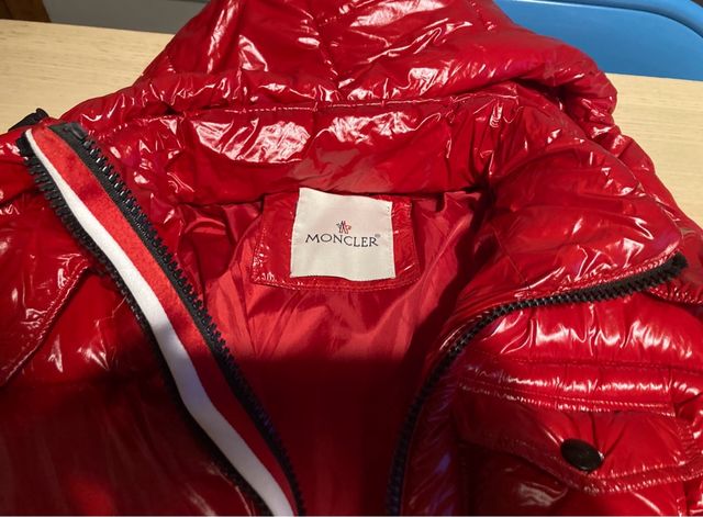 Plumífero Moncler Rojo Brillante. Talla M.