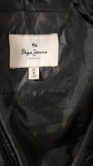Abrigo plumífero negro Pepe Jeans. Talla 16