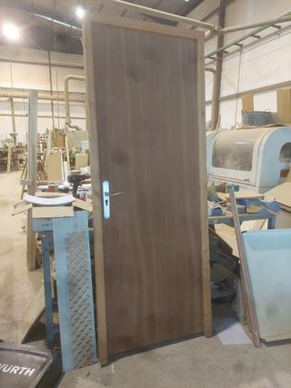 Puerta de paso con marco directo a la obra.