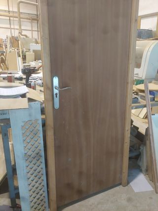 Puerta de paso con marco directo a la obra.