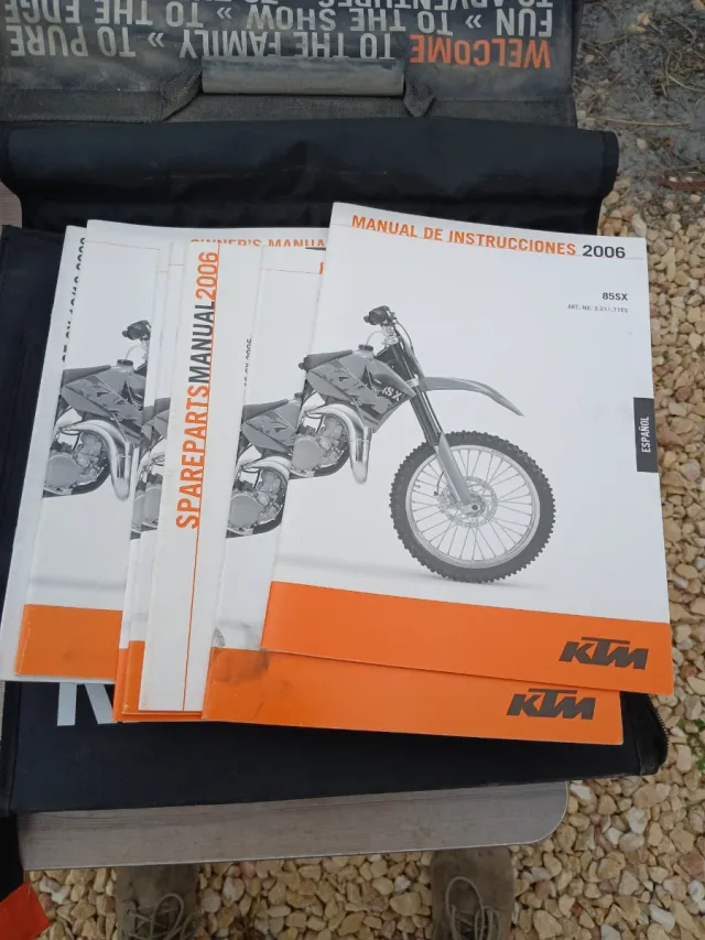 Maletín KTM con manuales