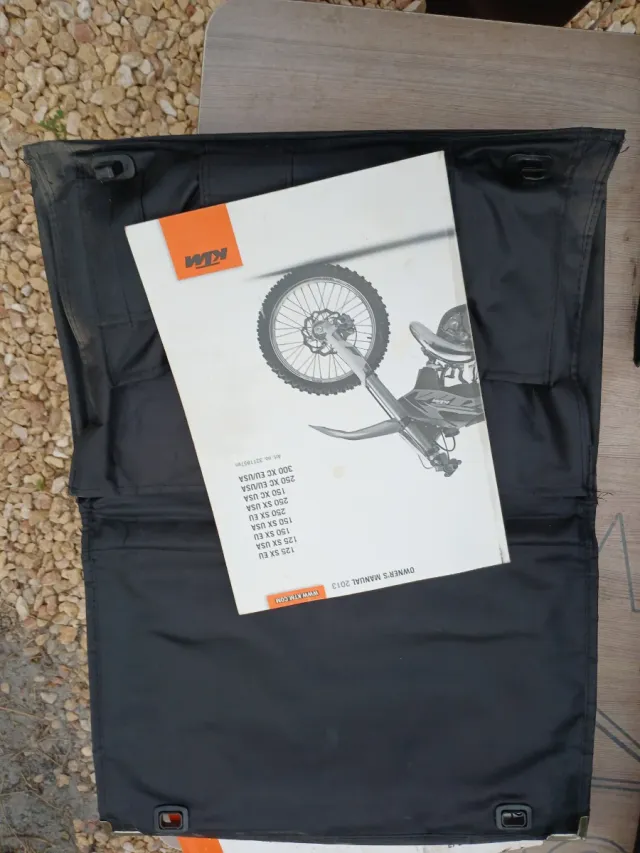 Maletín KTM con manuales