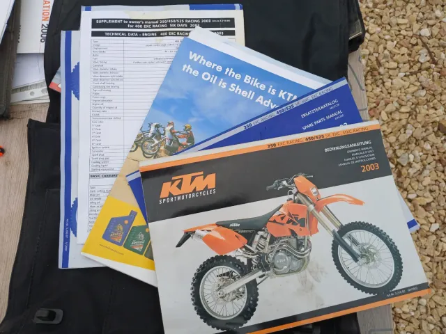 Maletín KTM con manuales