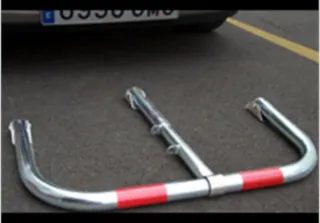 Barrera abatible para reservar tu plaza de garaje.