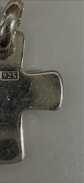 Colgante Cruz Plata con Detalles Azules