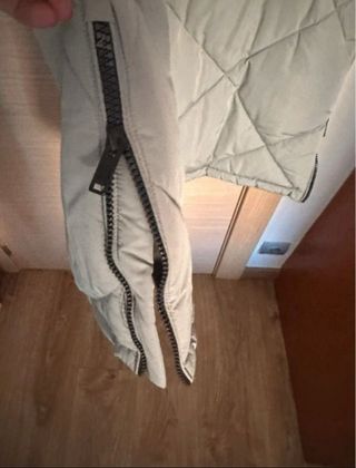 Chaleco Zara verde oliva acolchado