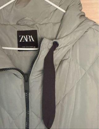 Chaleco Zara verde oliva acolchado