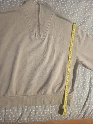 Sudadera cuello alto gris