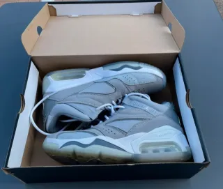 Nike Jordan Scarpe Grigio/Bianco pari al nuovo.