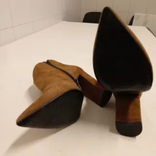 Stivaletti scamosciati donna marroni