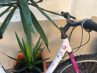 Bicicleta niña blanca y rosa