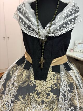 Traje de Fallera Negro y Dorado