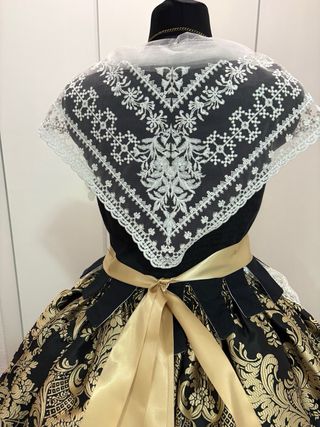 Traje de Fallera Negro y Dorado