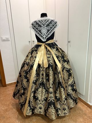 Traje de Fallera Negro y Dorado