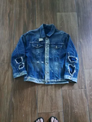Chaqueta vaquera desgastada