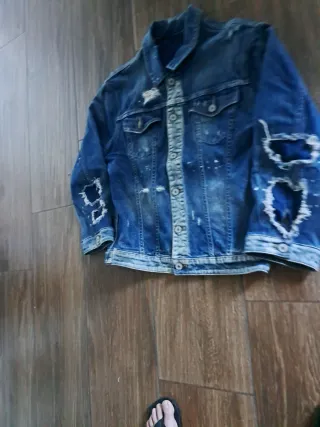 Chaqueta vaquera desgastada