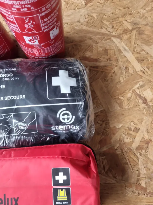 Kit Primo Soccorso BMW + 2 Estintori