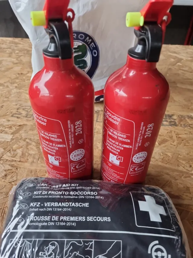 Kit Primo Soccorso BMW + 2 Estintori