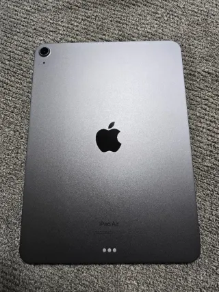 iPad Air 5 + Teclado Logitech Plata