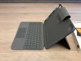 iPad Air 5 + Teclado Logitech Plata