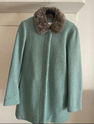 Abrigo Easy Wear verde con cuello