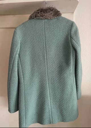 Abrigo Easy Wear verde con cuello