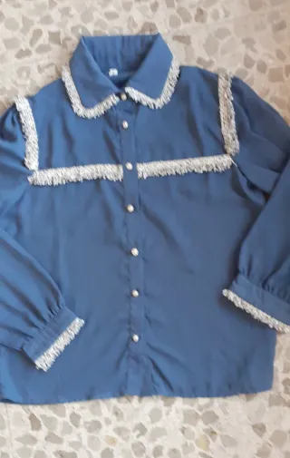 Blusa estilo country con flecos. M - L