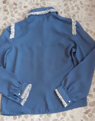 Blusa estilo country con flecos. M - L