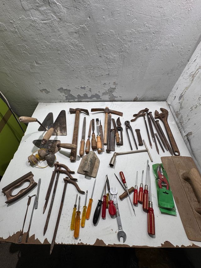 Lote de herramientas manuales
