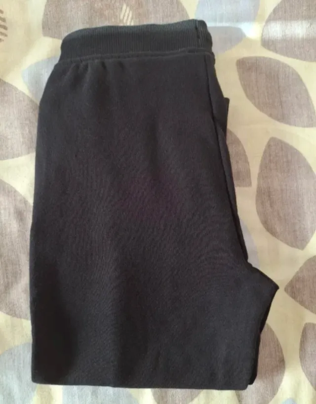 Lote ropa, bambas, neceser y articulos de oficina