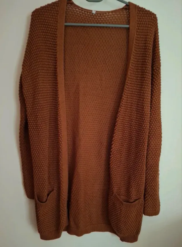 Lote ropa, bambas, neceser y articulos de oficina