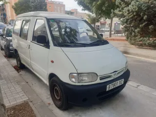Nissan Serena.  Año 2000