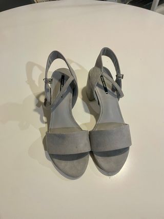 Sandalias Zara grises tacón