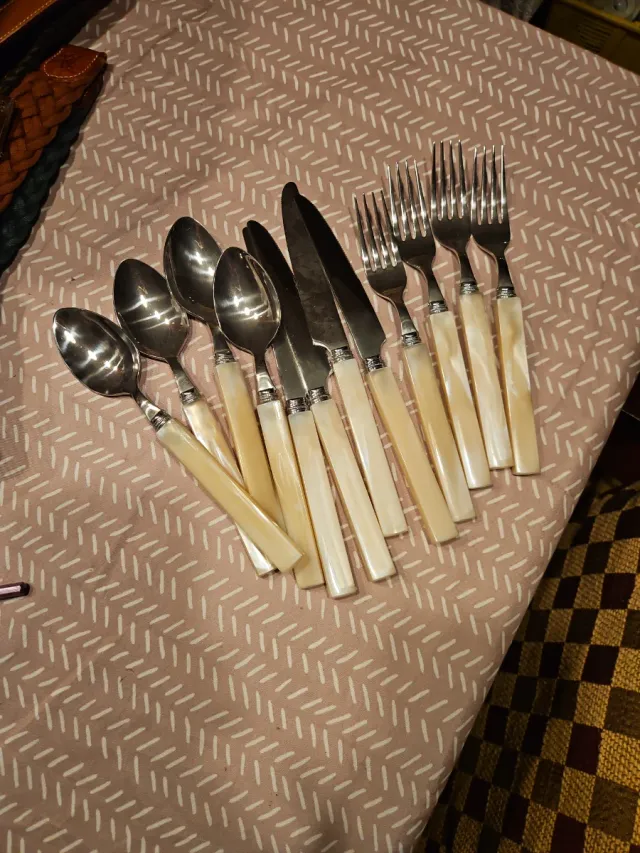 Set Cubiertos Vintage Beige y Plateado