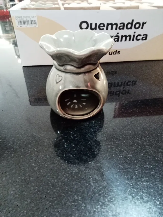 Bruciatore di essenza in ceramica a forma di fiore