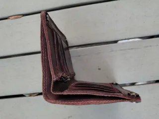 Portafoglio in pelle marrone/rossa