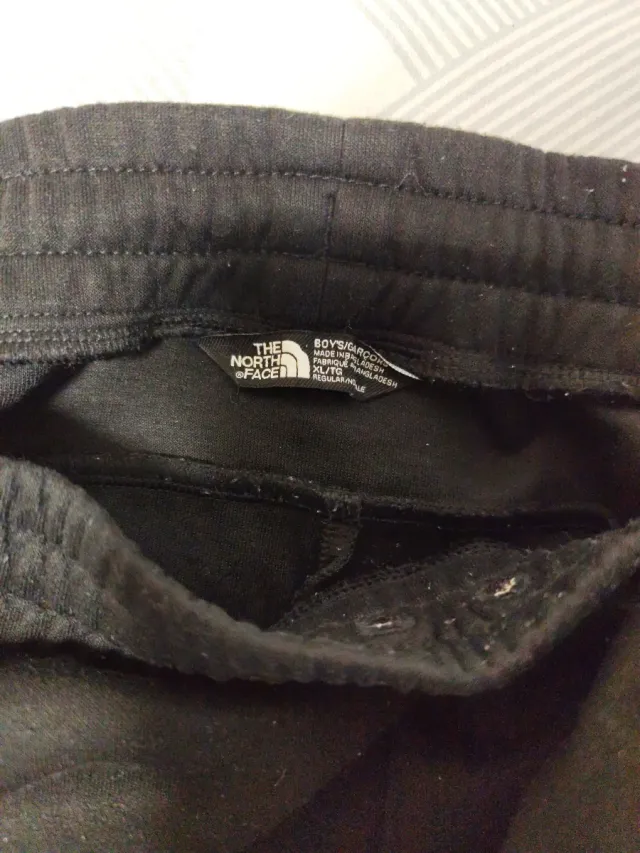 Pantalones chándal Nike, TNF y Hoodrich