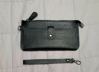 Portafogli nero con zip e cinturino