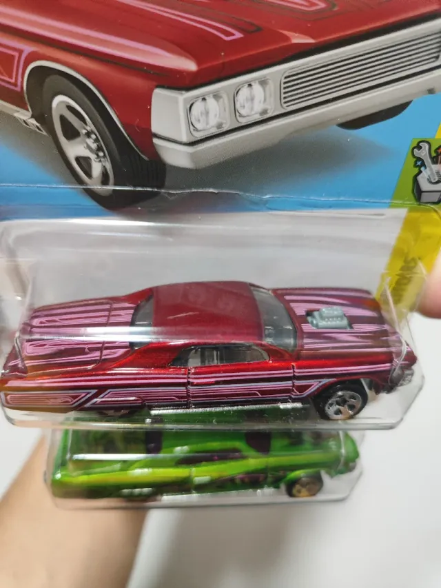 2 Hot Wheels, Latin Lowrider y Custom '67
