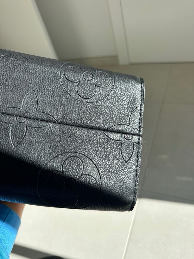 Bolso LV Negro con Interior Rojo