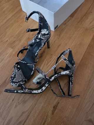 Sandalias UTERQUE Talla 40 Piel Serpiente